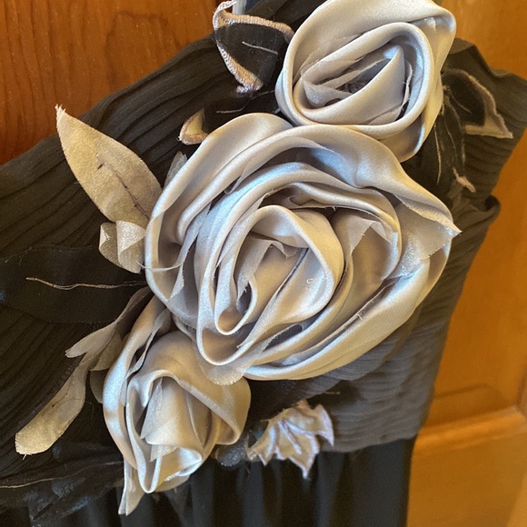 Sue Wong Size 2 black with grey flowers . Great wedding/night out - Picture 3 of 7